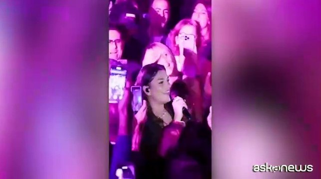Emma scatenata sul palco del club Whisky a Go Go a Los Angeles: il video