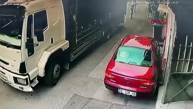 BURSA Hareket eden kamyonunu peşinden koşup durdurdu; o anlar kamerada