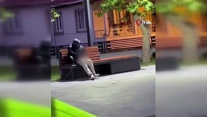 Parkta mide bulandıran olay: Sapığı yakalayıp çöpe attılar