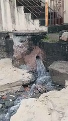 Vazamento de esgoto no Balneário do Estreito, em Florianópolis