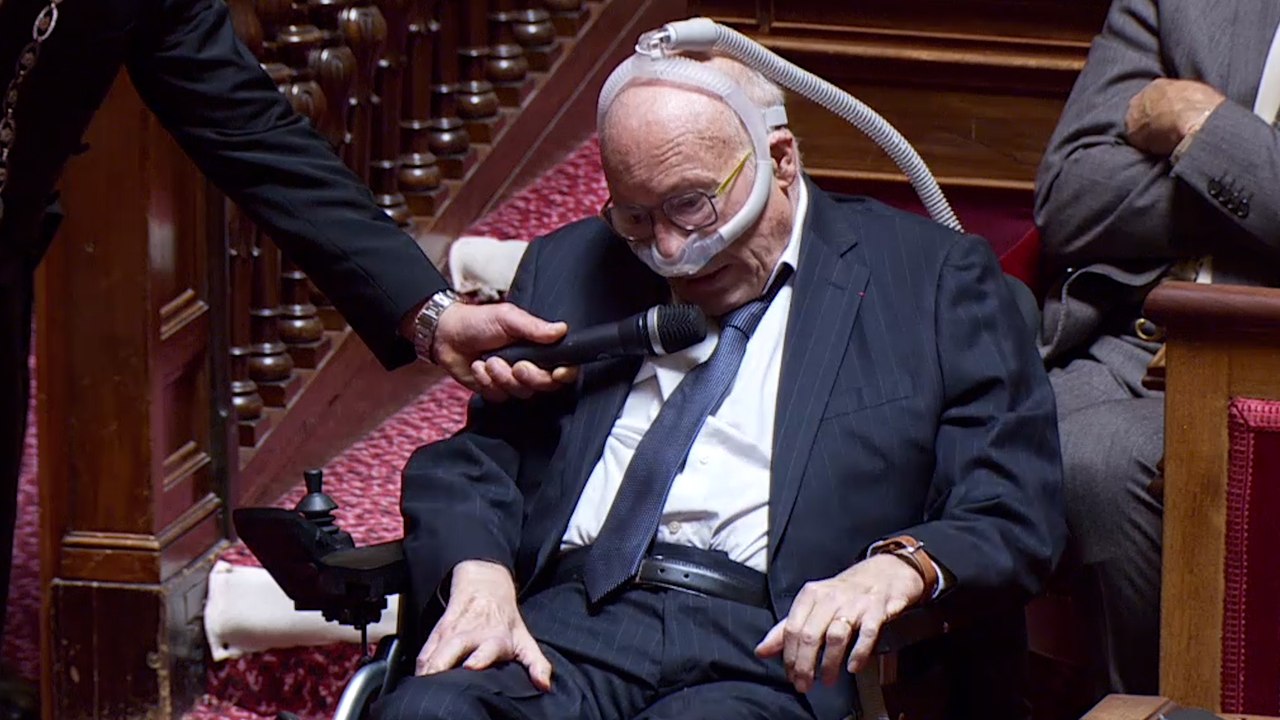 Le sénateur Gilbert Bouchet, atteint de la maladie de Charcot, émeut la chambre haute et défend une meilleure prise en charge