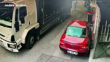 Kazaya ramak kalmıştı! Hareket kamyonunu son anda durdurdu