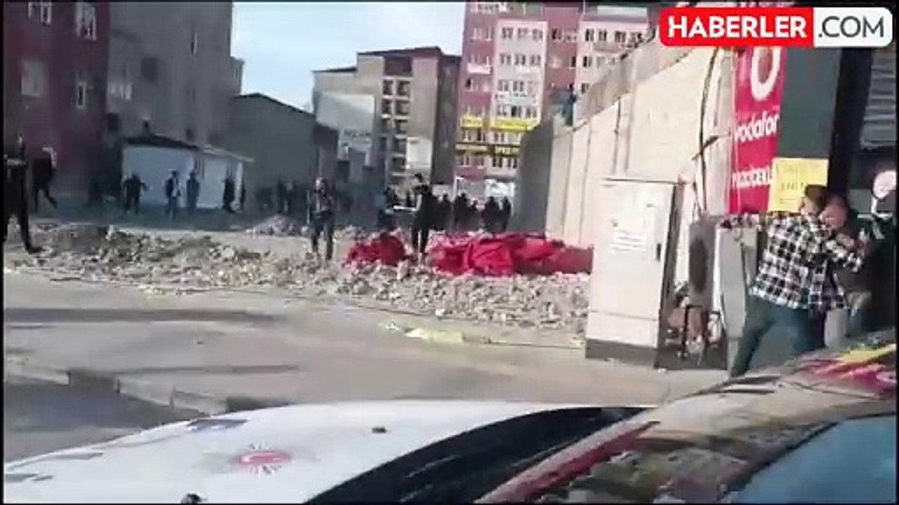 Van'da Taşlı Sopalı Kavga: Polis Müdahale Etti