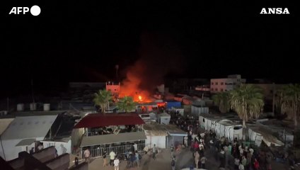 Gaza, incendio in campo profughi dopo un raid israeliano