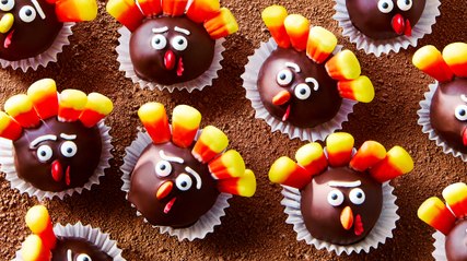 Delicious Turkey Oreo Balls for a Festive Craft Night 🦃