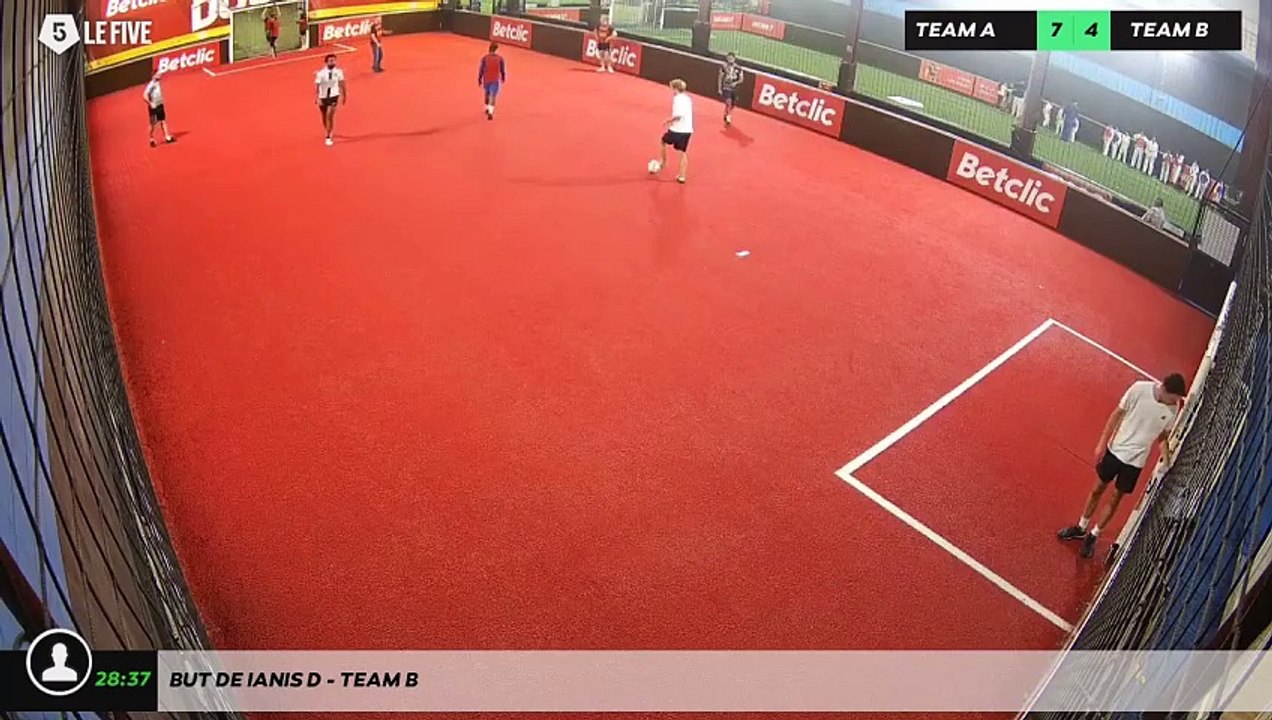 But de Ianis D - Team B