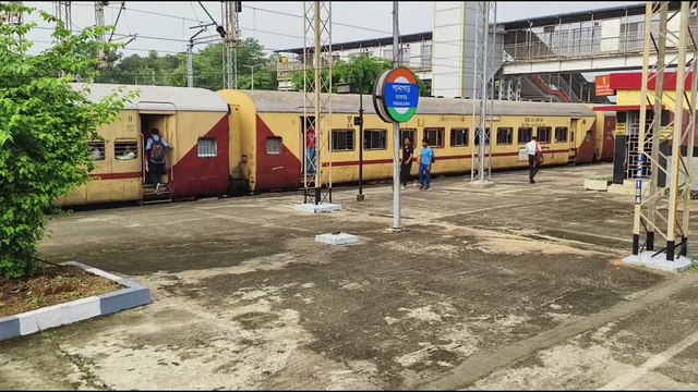 Doon Express ! Varanasi junction ( BSB ) To Howrah Junction ! Train Number 13010 ! Varanasi junction To Kolkata junction