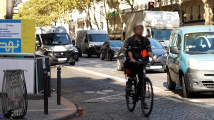 « On est tous choqués » : effroi à Paris après la mort d'un cycliste écrasé par un automobiliste en SUV