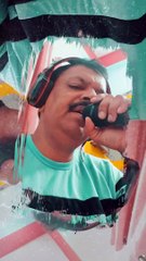 ये आँखें देख कर हम सारी दुनिया भूल जाते हैं