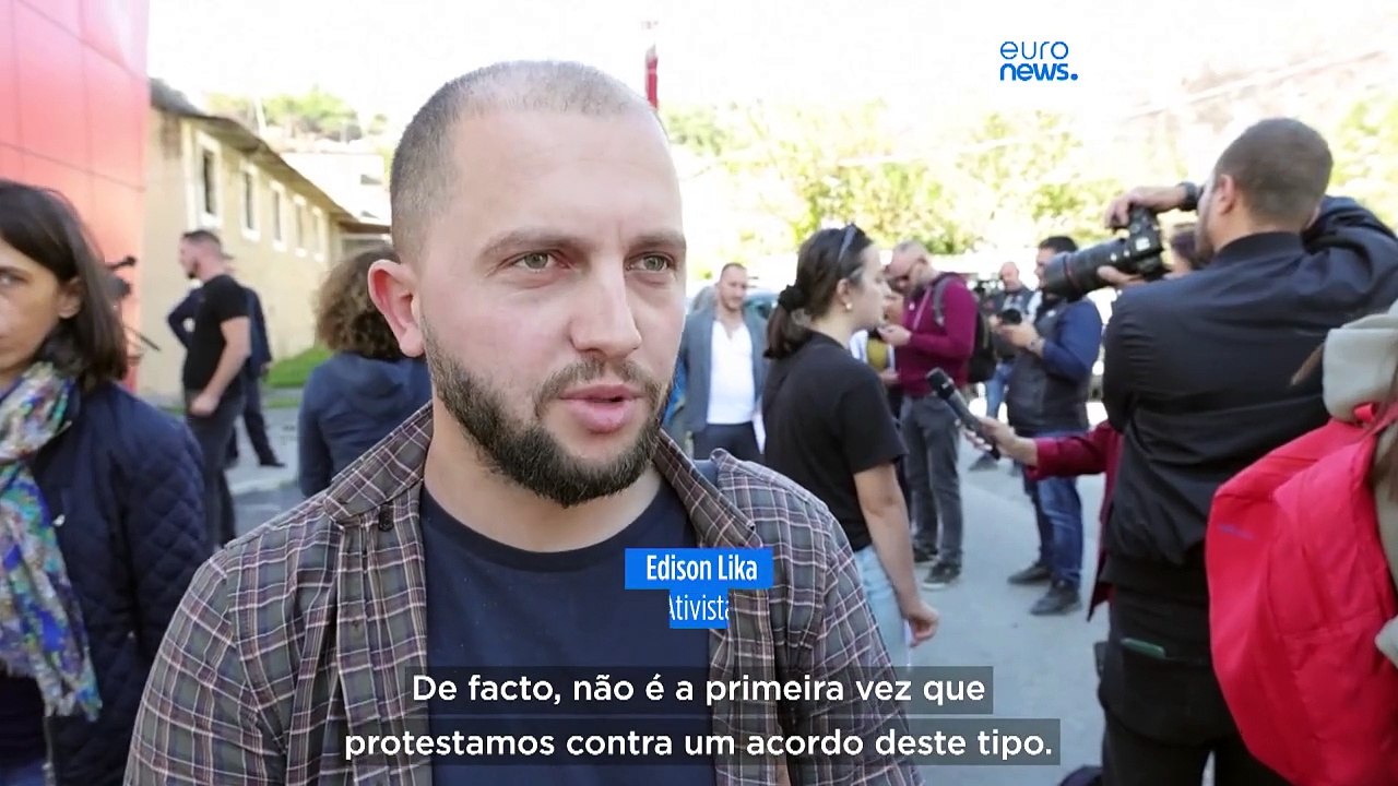 "Contra os direitos humanos": ativistas albaneses protestam contra chegada de migrantes de Itália