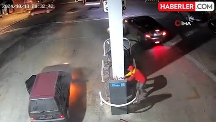 Kütahya'da Akaryakıt İstasyonunda Otomobil Alev Aldı