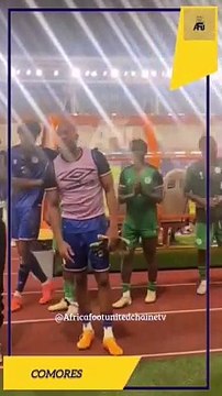 Éliminatoire CAN MAROC 2025 Journée 4 | Les Comoriens célèbrent le match nul 1-1 contre les Tunisiens au stade Félix Houphouët Boigny d’Abidjan avec leur supporters