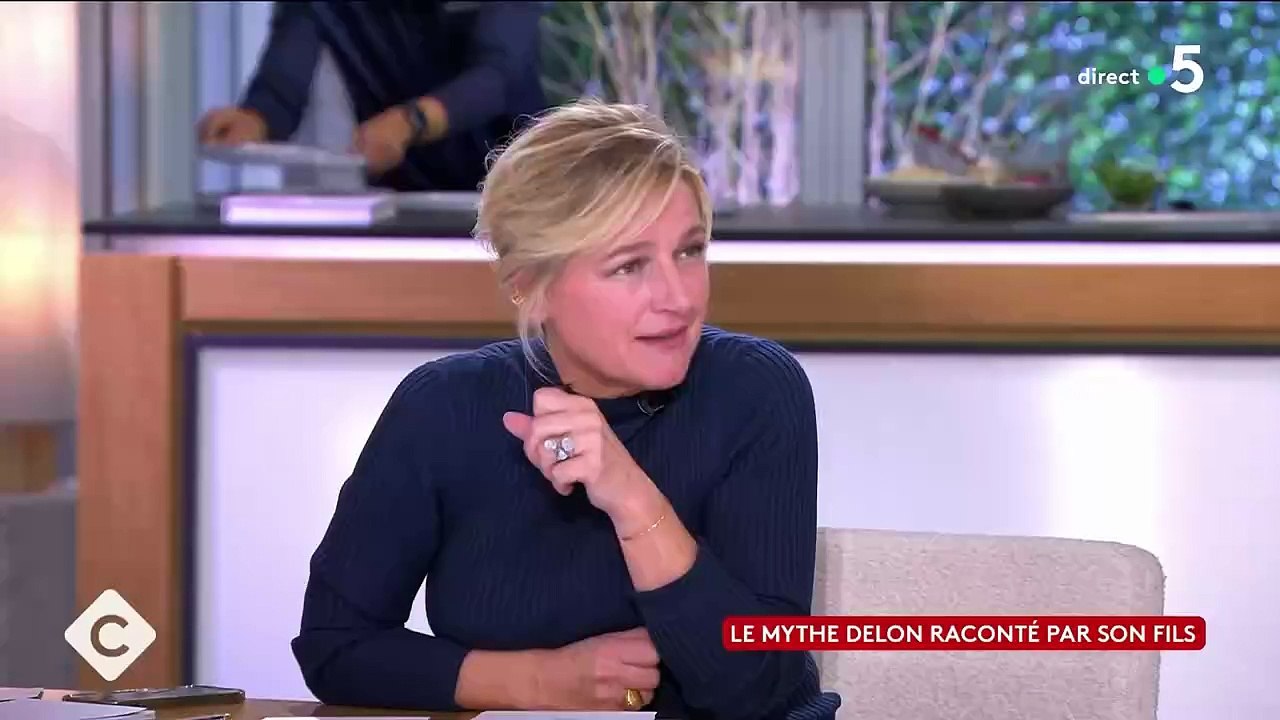 Alain-Fabien Delon a évoqué ses derniers moments avec son papa face à Anne-Elisabeth LemoineAlain-Fabien Delon dans l'émission "C à Vous", France 5