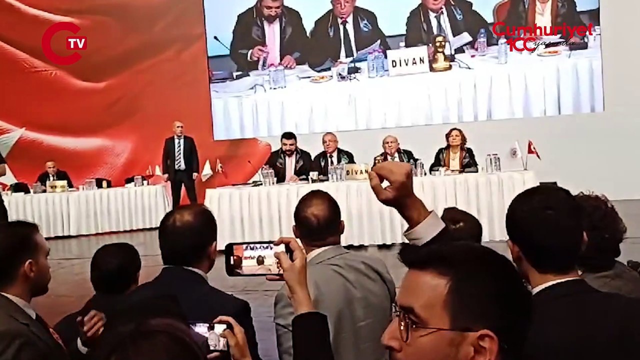 İstanbul Barosu Genel Kurul açılışında 'İstiklal Marşı' gerginliği