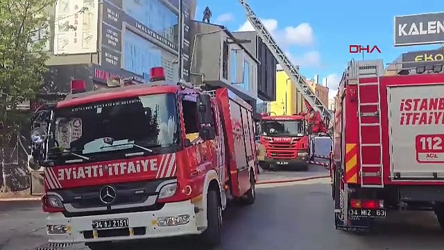 İstanbul- Ümraniye'de iş yerinin çatı katında yangın çıktı
