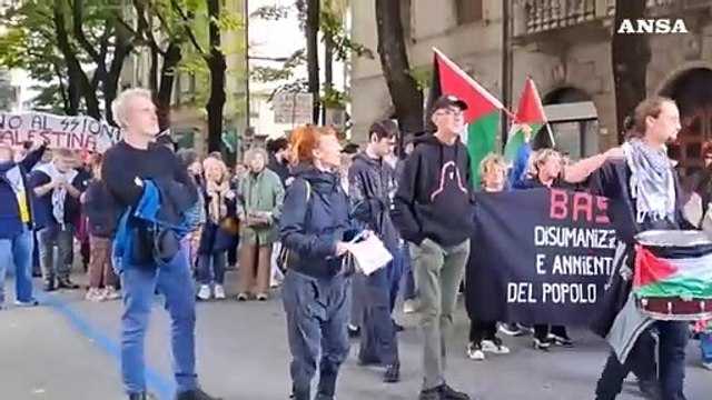 Manifestazioni pro-Palestina a Udine, corteo di protesta contro la partita Italia-Israele