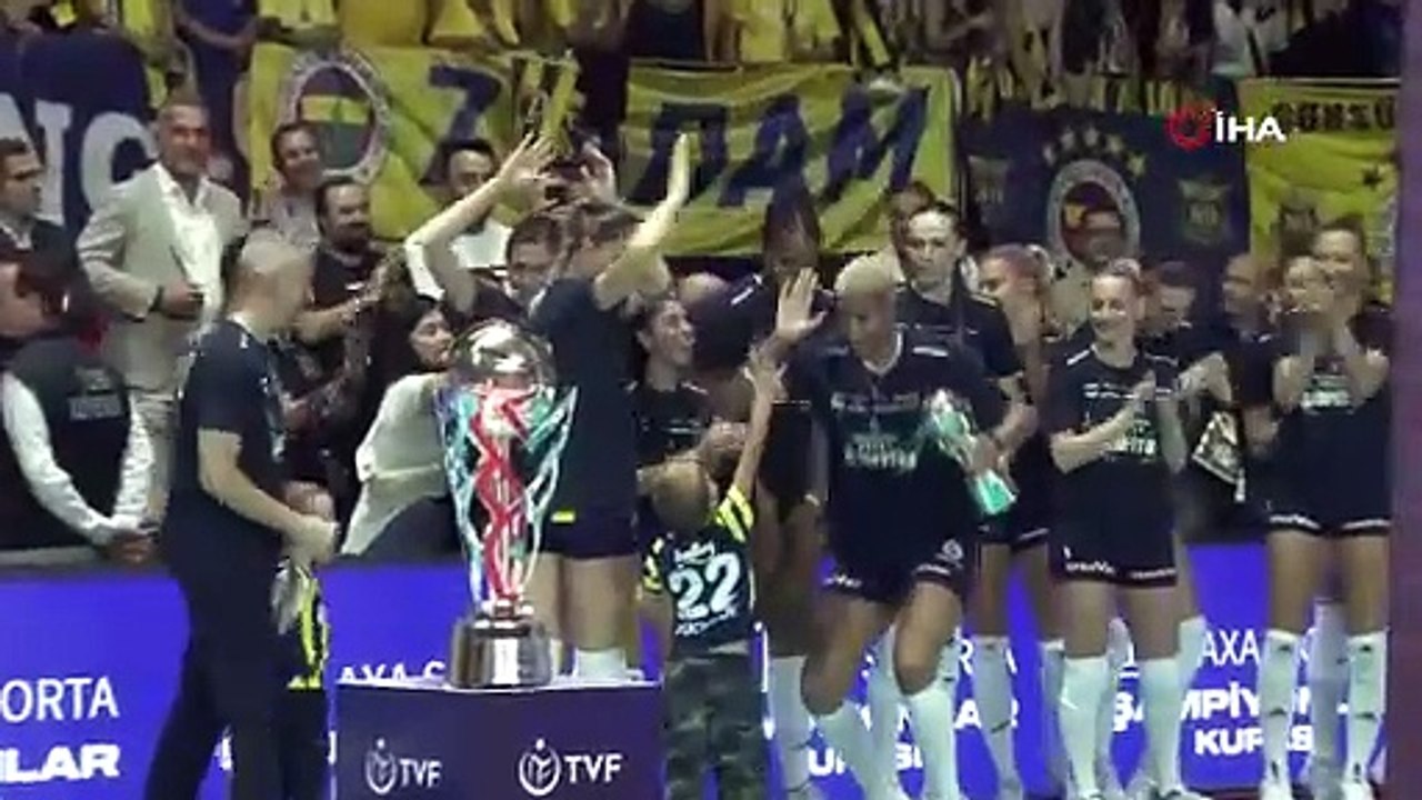 Kadınlar Voleybol'da Şampiyonlar Kupası şampiyonu Fenerbahçe