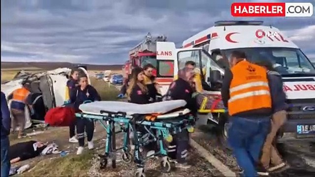 Çorum'da Tır ile İşçi Servisi Çarpıştı: 1 Ölü, 14 Yaralı