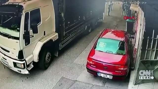 Dikkatsizliği pahalıya patlıyordu! Seyir halindeki kamyonetin el frenini son anda çekti