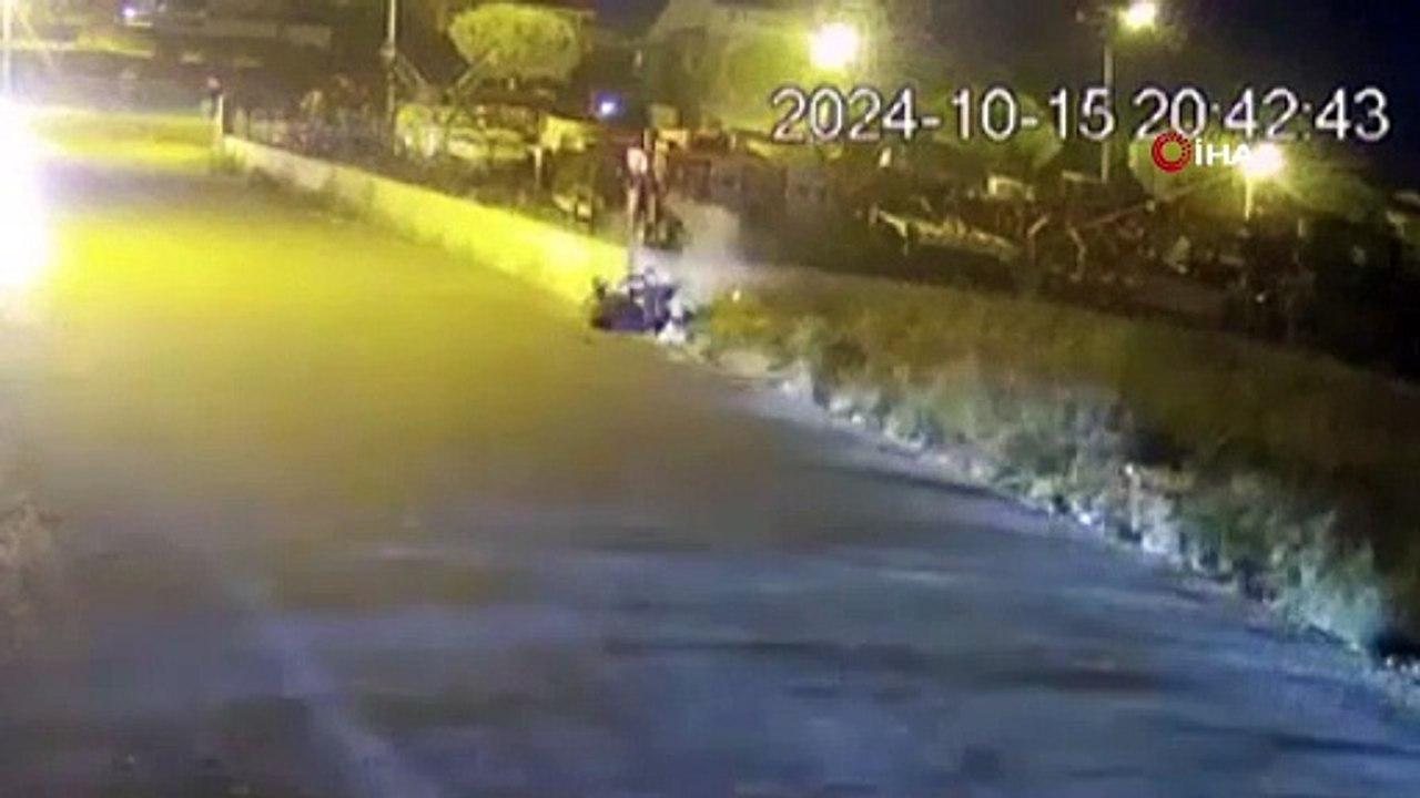 Balıkesir'de Korkunç Kaza! Alev Alan Motosiklete Yardım Bile Etmediler