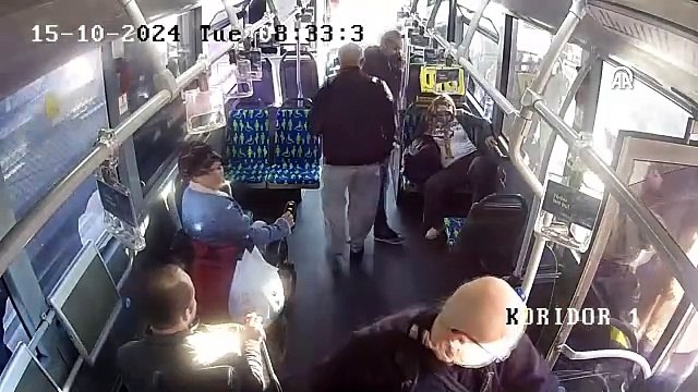 Hamile kadın taksi bulamayınca bindiği metrobüste doğum yaptı