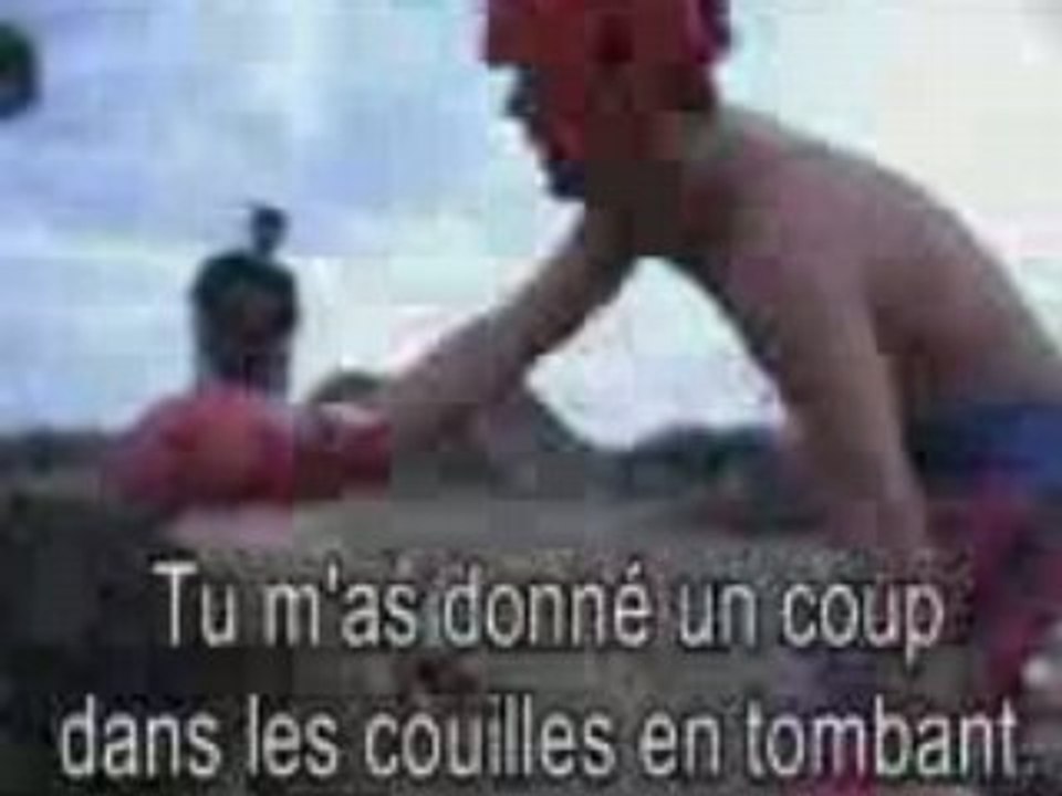 Jackass combat sur echasses