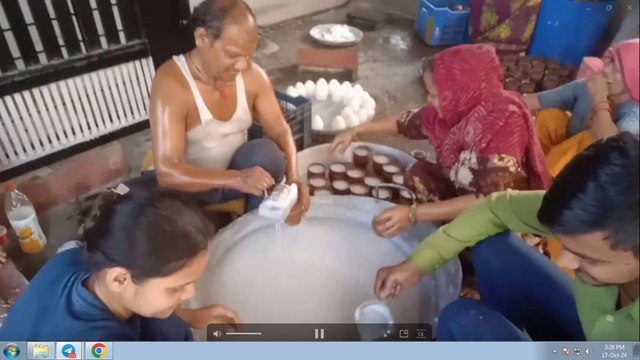 VIDEO: करवा चौथ की तैयारी, बाजारों में उमड़ी रौनक