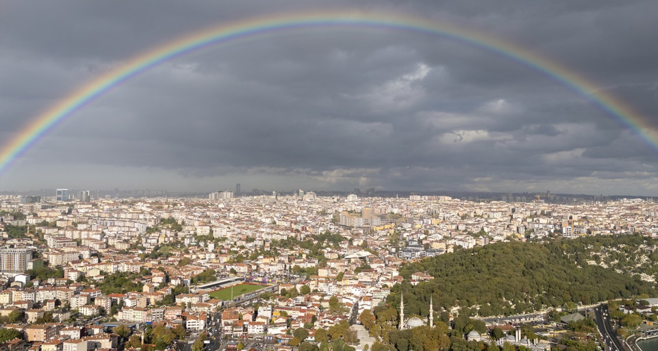 İstanbul semalarında oluşan gökkuşağı kendine hayran bıraktı