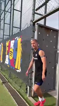 Olmo vuelve a los entrenamientos con el Barça