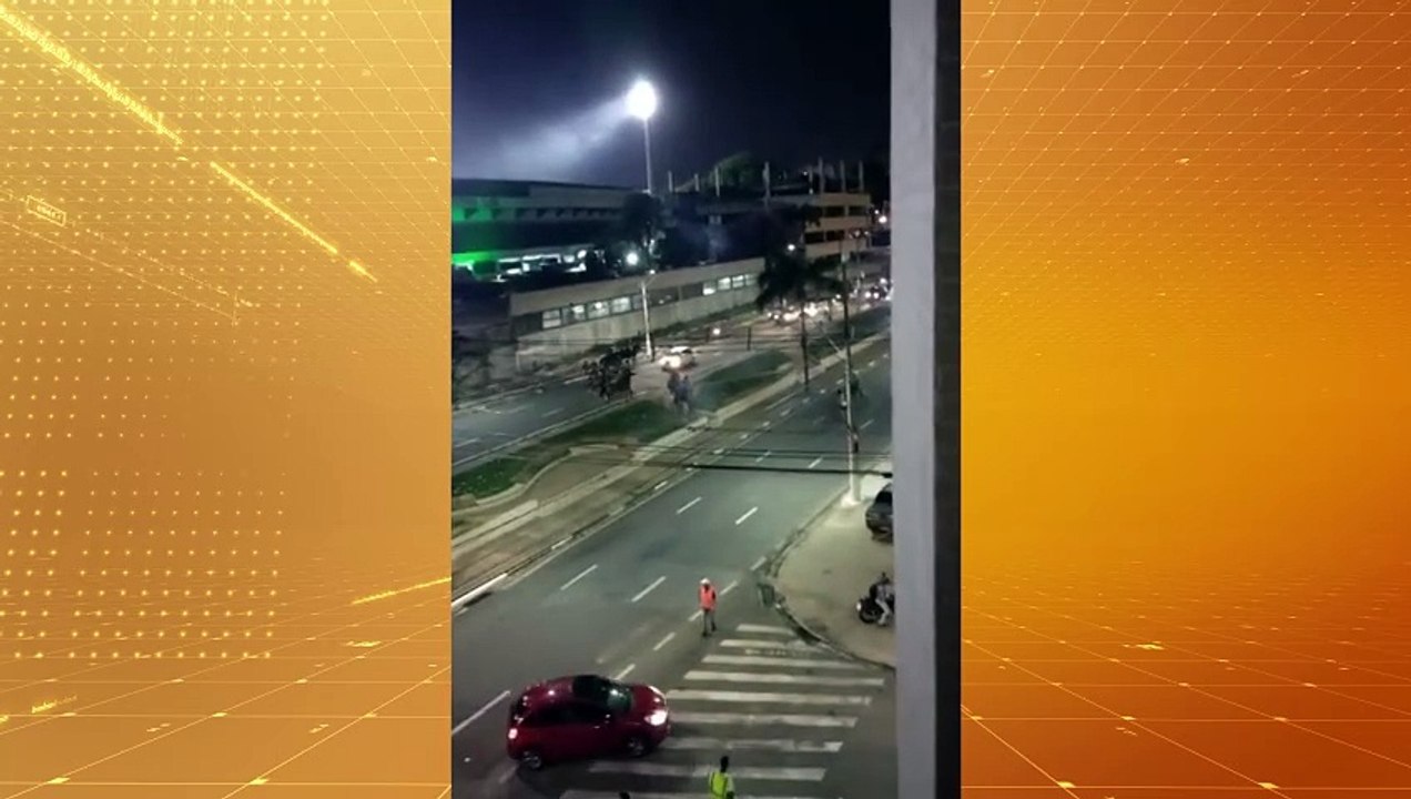 Torcida independente causa confusão e vai pra cima da polícia em Campinas