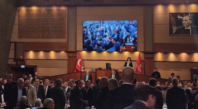 İBB Meclisi’nde LGBT kavgası: Oturuma ara verildi