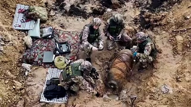 Tre, due, uno: fuoco : la grande esplosione della bomba dopo la domenica campale di Avezzano