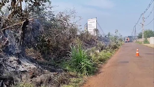 Corpo de Bombeiros combate incêndio nas proximidades de escola no Morumbi