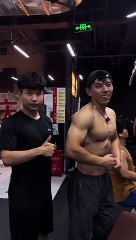 I'm getting better now. I took a photo with my handsome fans. #fitness #self-discipline #fitnessstyle #spiritualnitrogenpump