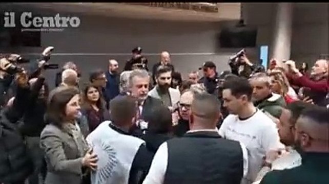 Rigopiano, la rabbia in aula dopo la sentenza: i parenti delle vittime trattenuti dalle forze dell'ordine