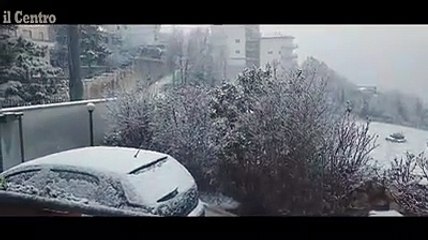 Maltempo, il risveglio dell'Aquila sotto la neve