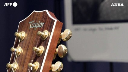 Oasis, all'asta la collezione di chitarre della rock band britannica