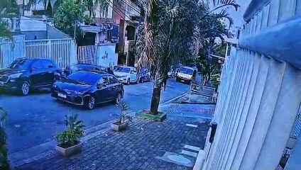 Ladrões roubam carro em menos de um minuto na Freguesia, em Jacarepaguá