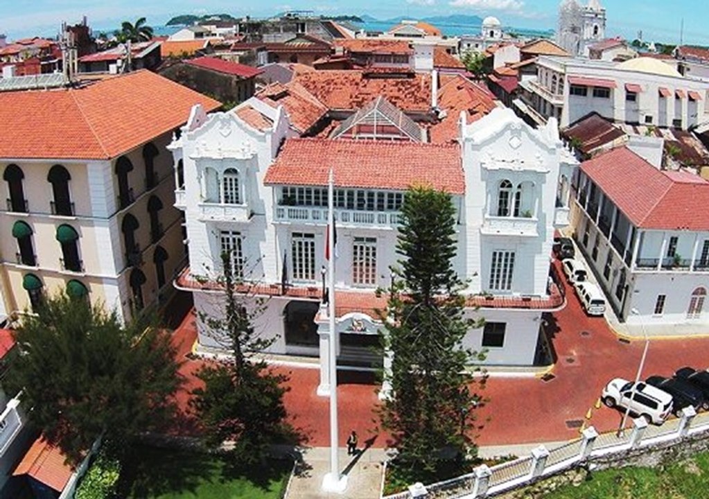 ¡Descuidado y lleno de comején! Mulino revela las condiciones en las que se encuntra el Palacio de las Garzas