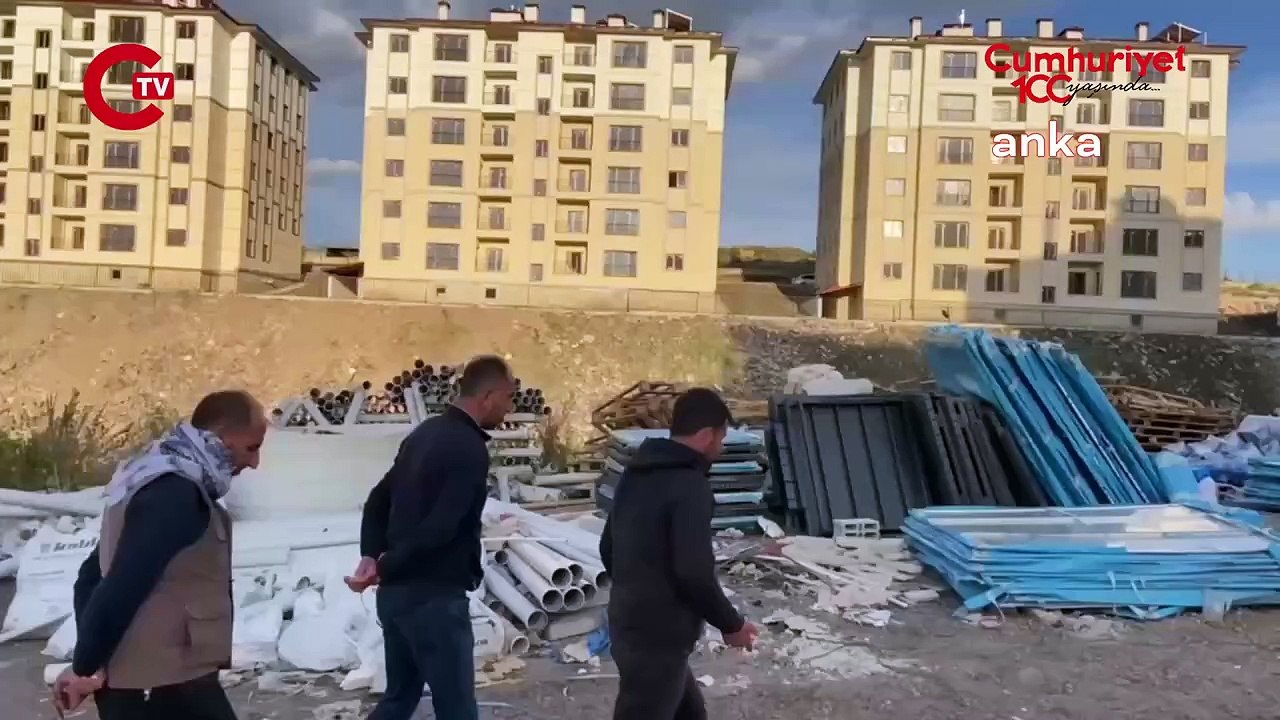 TOKİ inşaatında çalışan işçiler maaşlarını alamadıklarını için şantiyede eylem başlattı
