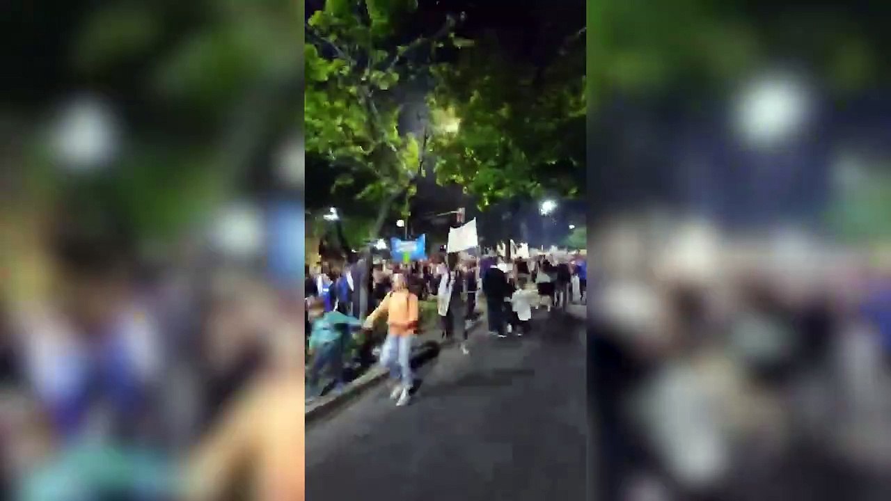 Importante movilización en las calles de La Plata en defensa de la Universidad