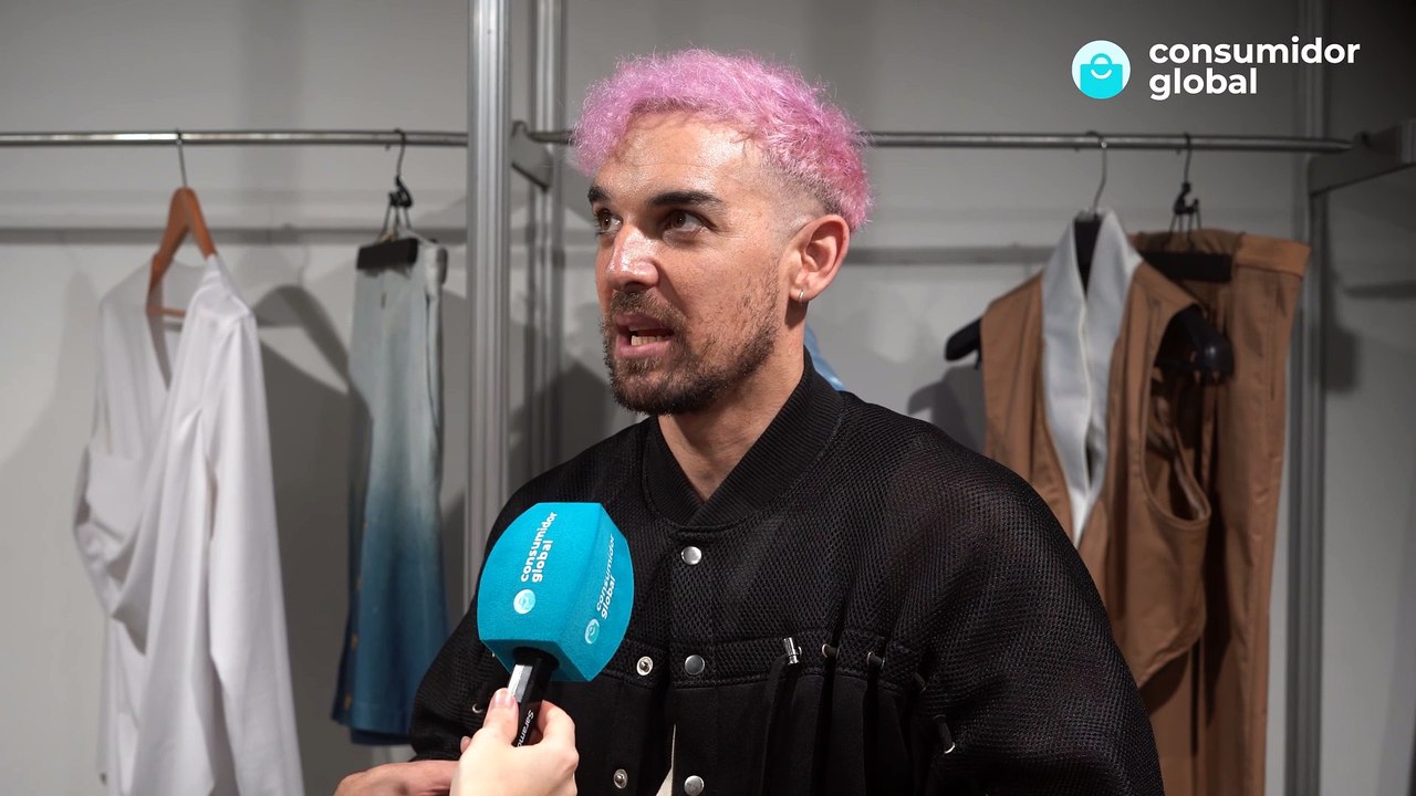 Alvar Merino deslumbra en la 080 con la colección 'Cicatrices' y el arte drag