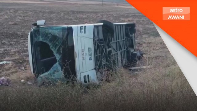 22 cedera, bas persiaran bawa pelancong terbabas