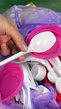 She Crafted a Chic Bag Using Recycled Plastic! ♻️☀️