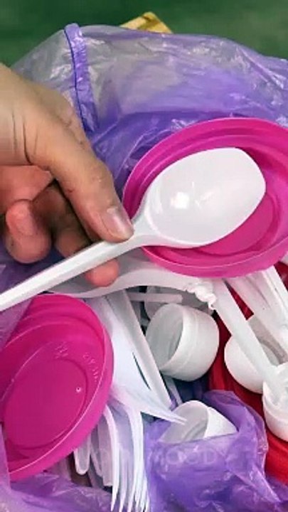 She Crafted a Chic Bag Using Recycled Plastic! ♻️☀️