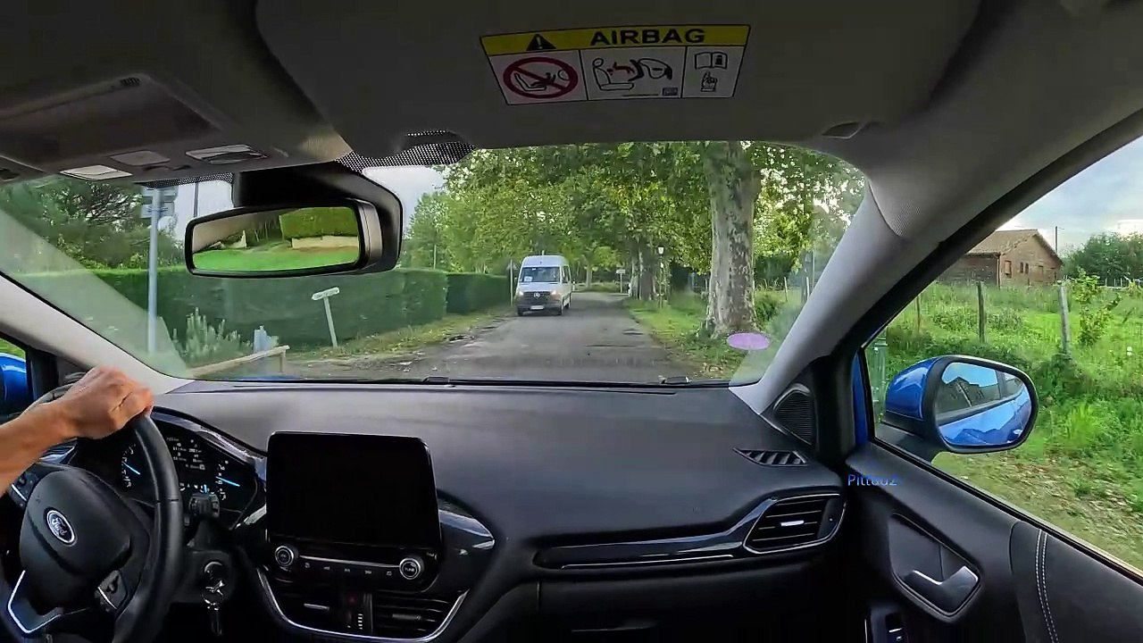 Sur une Petite Routes à virages - Balade