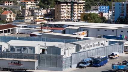 Los primeros errores y un coste de 1.000 millones comprometen el plan de Meloni en Albania