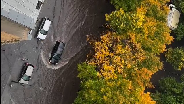 Intempéries : chaussées inondées et stations de métro fermées à Paris