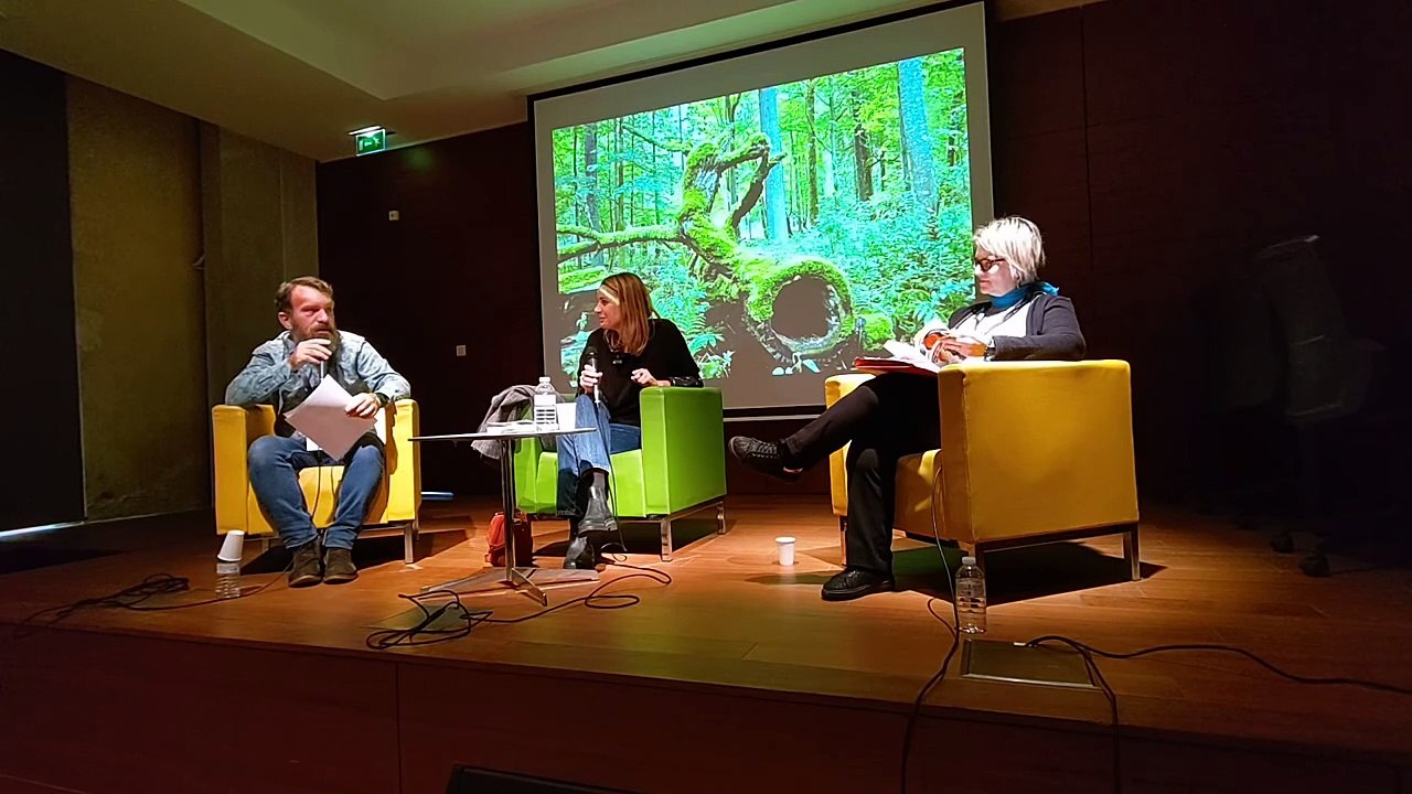 Traverser les forêts par Caroline Hinault, auteure