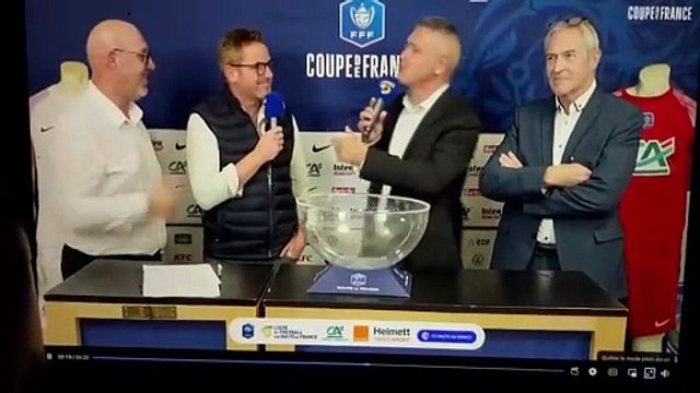 LE PRESIDENT AU MICRO DE LA LHFF CONTENT DE JOUER BEAUVAIS N2 EN CDF 6è TOUR